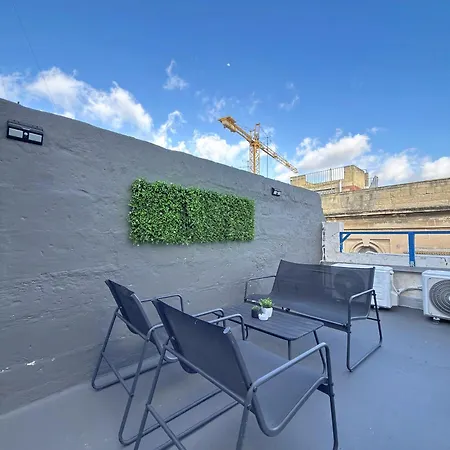 Cozy 4 Next To Valletta! Apartment